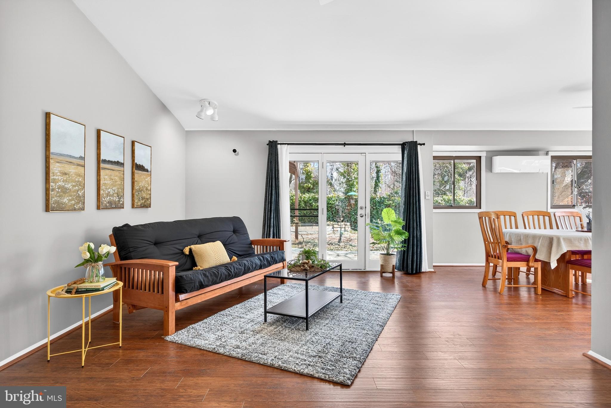 LONG REACH - Residential