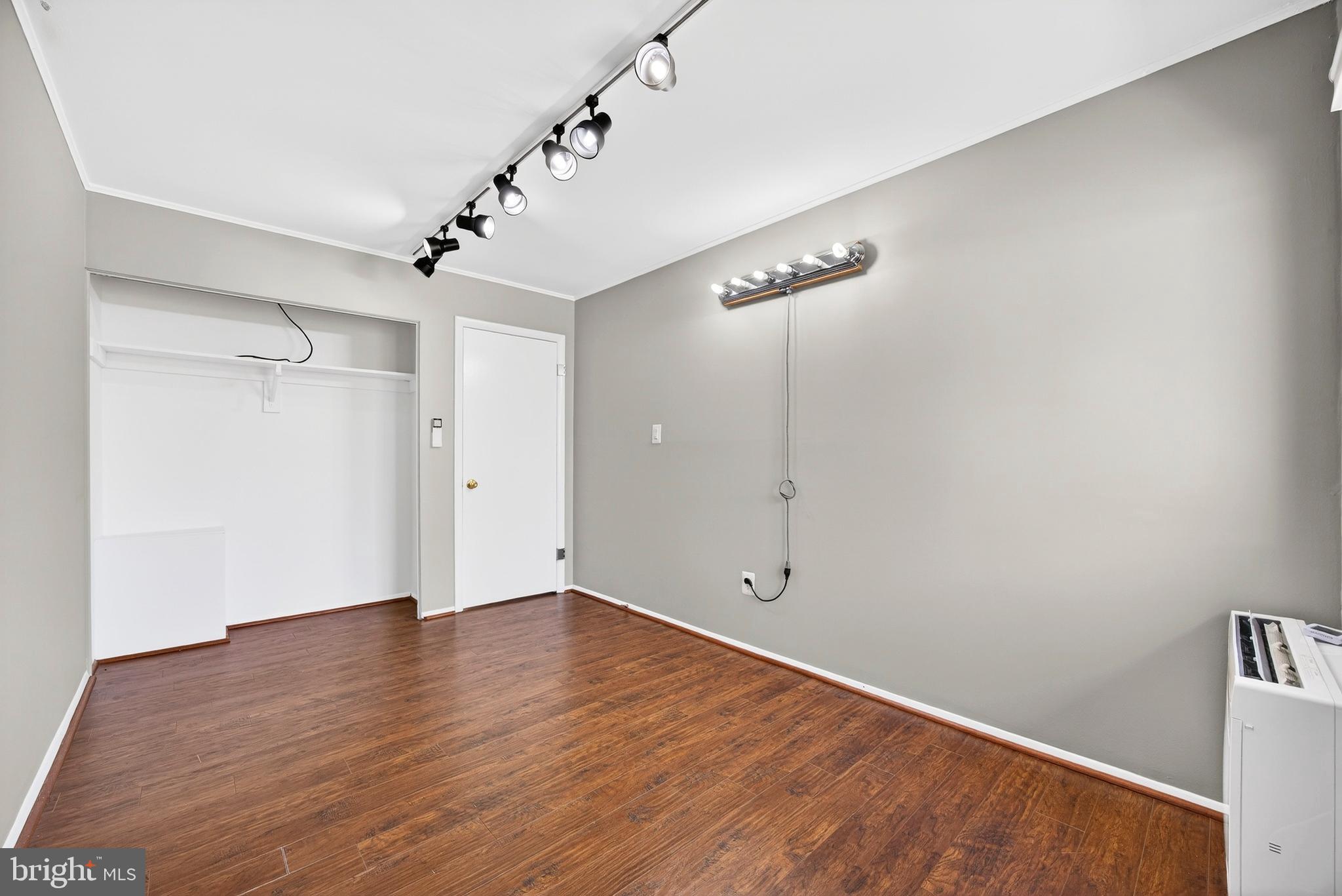 LONG REACH - Residential