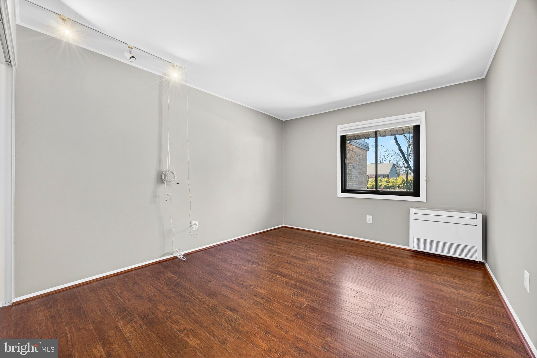 LONG REACH - Residential