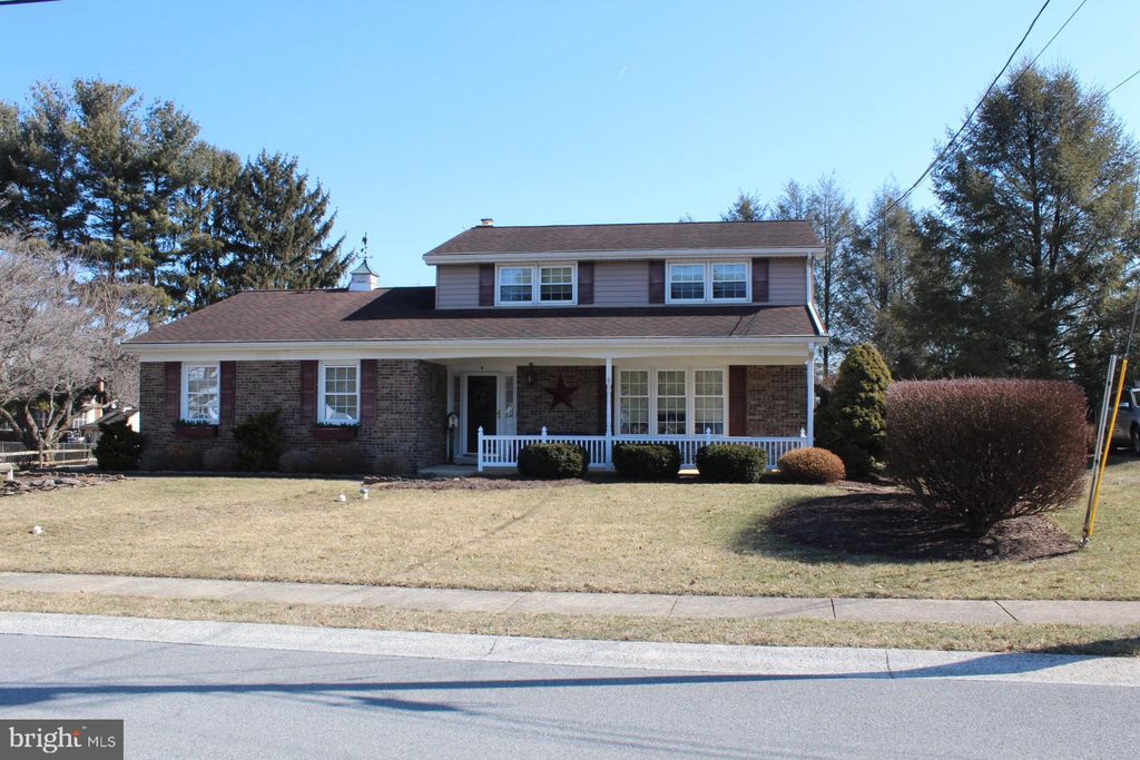 Photo of 5225 Brook Drive, EAST PETERSBURG, PA 17520 (MLS # PALA2064760)