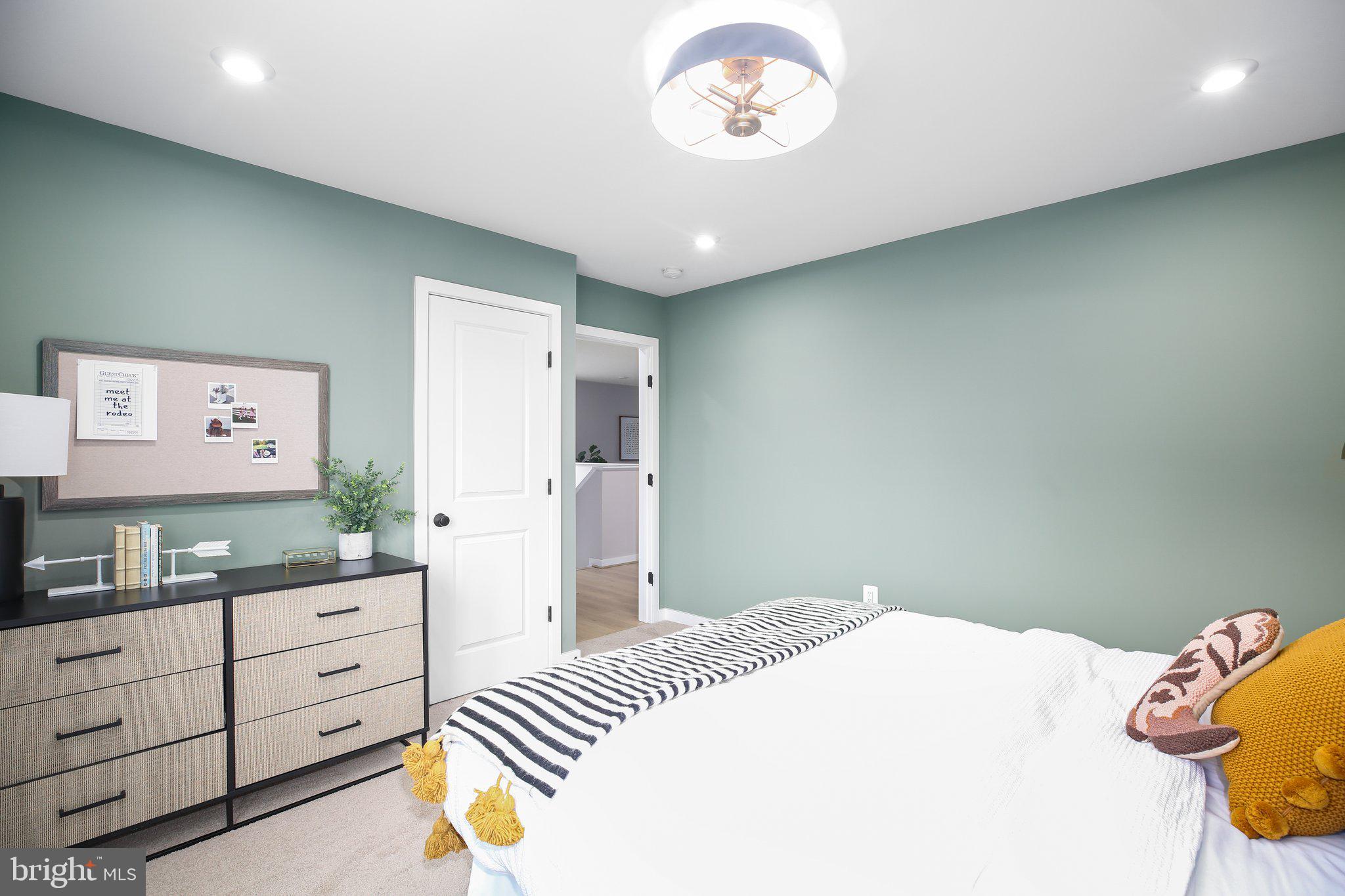 WHITEHALL - Residential