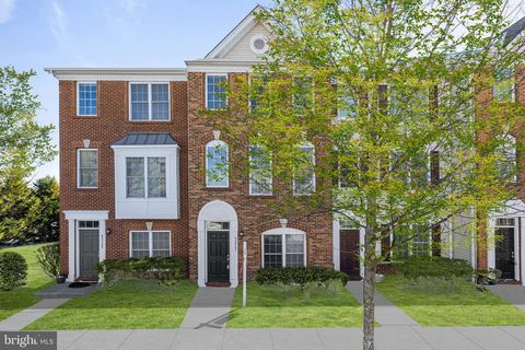 Property photo of 42923 Pamplin Terrace, Chantilly, VA 20152