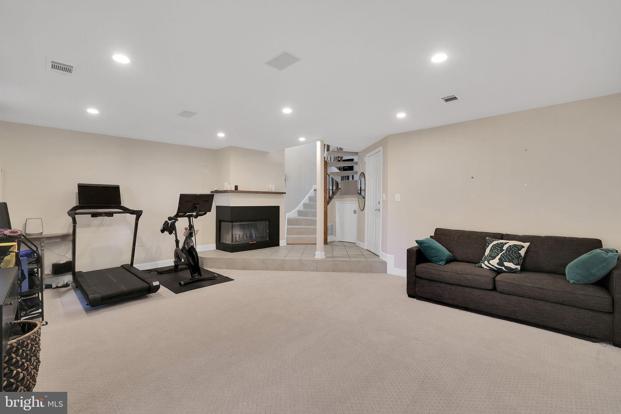 MERRY OAKS - Residential Lease