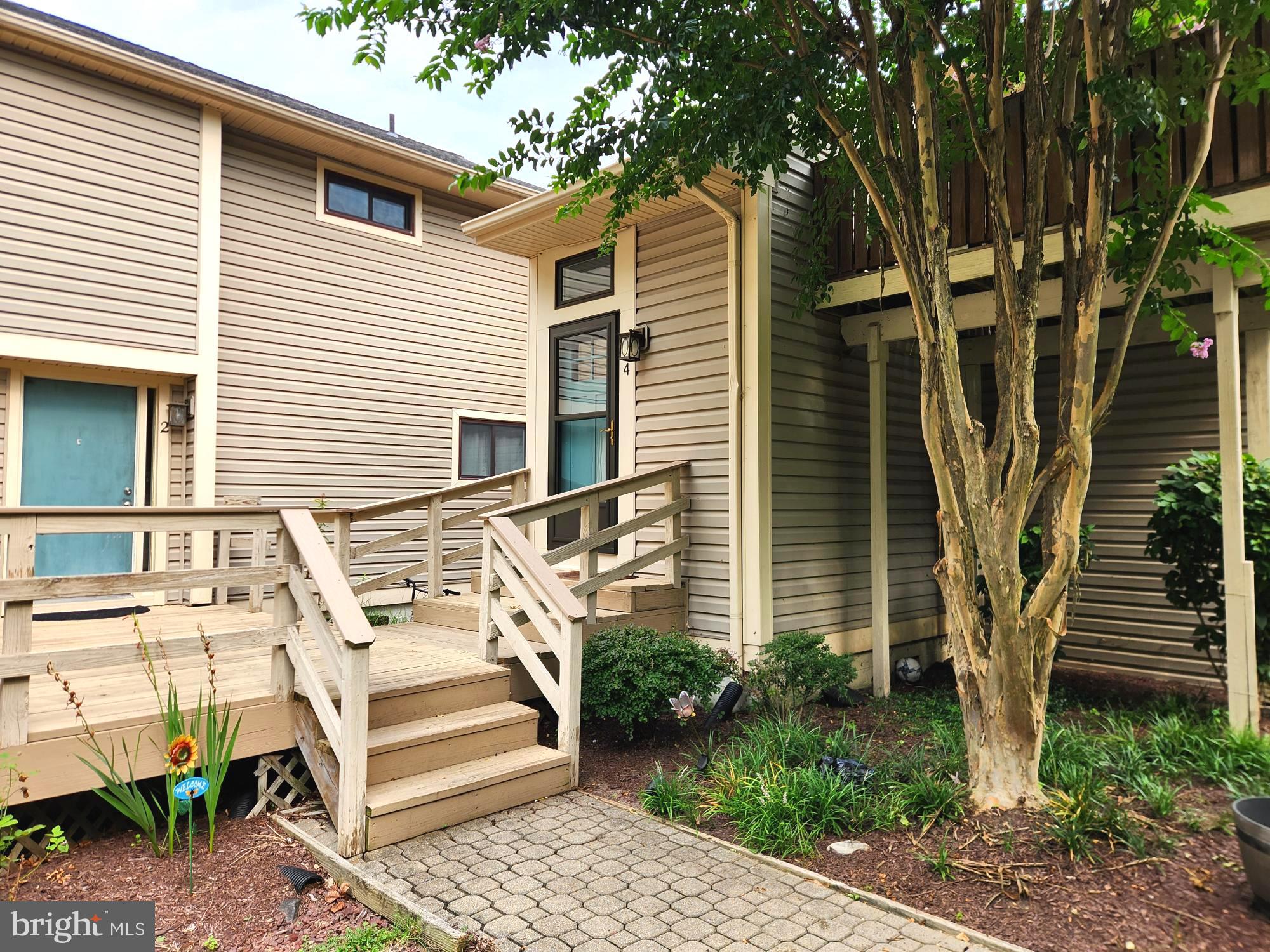 Beautifully updated 3BR/2BA end-unit in Kent Cove! Featuring beautiful hardwood floors bright & open living area with sliding door to private deck. Kitchen features stainless steel appliances, white cabinetry & quartz counters. New washer and dryer. Spacious primary suite plus 2 additional bedrooms, updated baths. 1-car garage. Community offers a pool, private pier, kayak launch & landscaped grounds. Minutes to Bay Bridge, shopping, dining & marinas. Move-in ready – perfect for full-time living, weekend retreat, or investment!