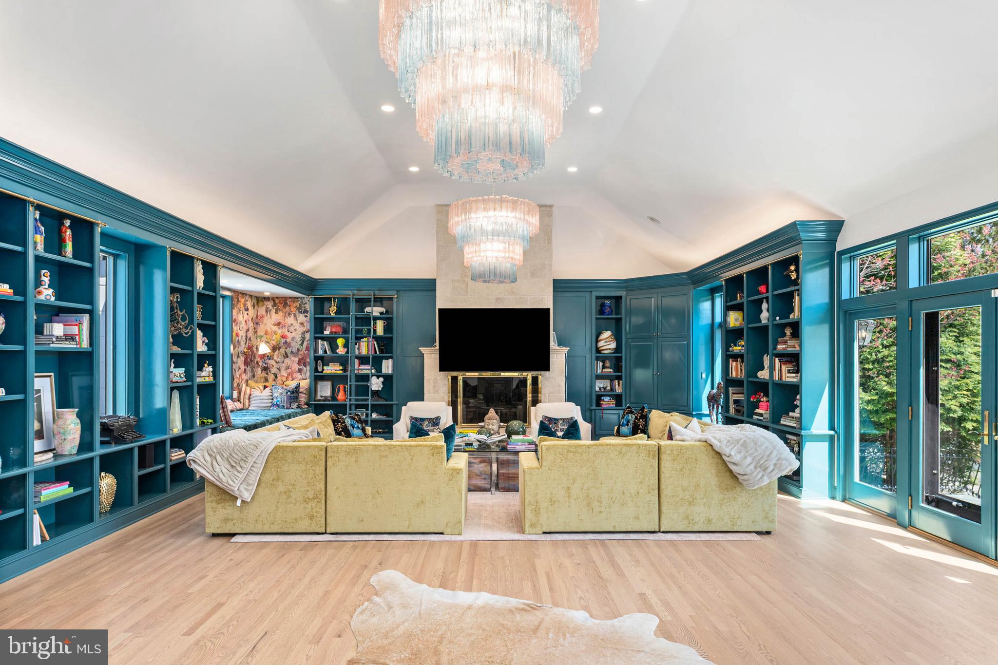 1075 GREEN VALLEY ROAD