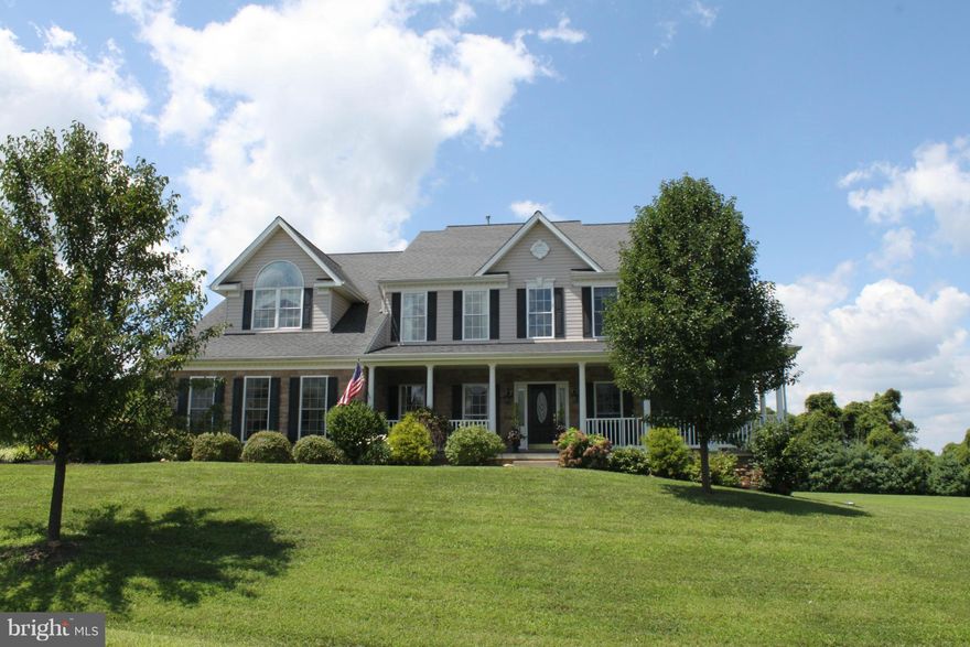 Model like home,spacious,drenched with natural light,4BR 2 1/2 bath open floor plan.Many upgrades!Lrg kit w/granite,hrdwd,2 story FR, Mstr suite with huge WIC,sitting room.Corner,premium flat 1.07 ac lot with front wrap-a-round prch, lrg rear deck,830 sqft htd pool, hot tub. A truly relaxing paradise in one of the areas nicest established communities! LA is Prop Owner.