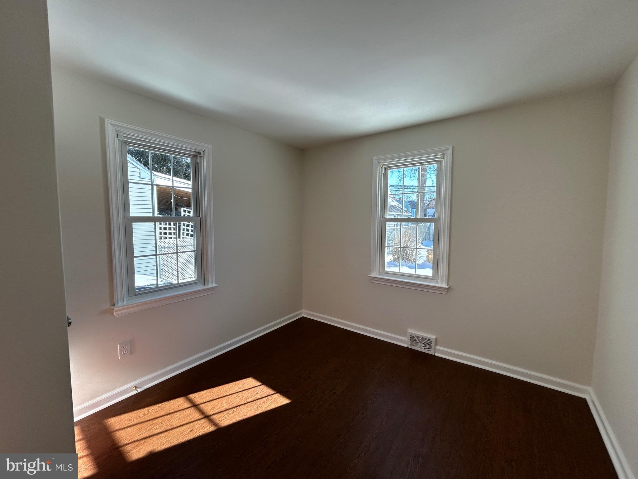 ROSLYN - Residential