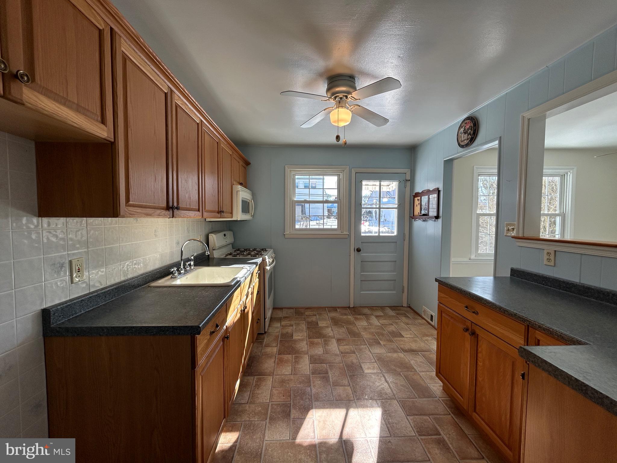 ROSLYN - Residential