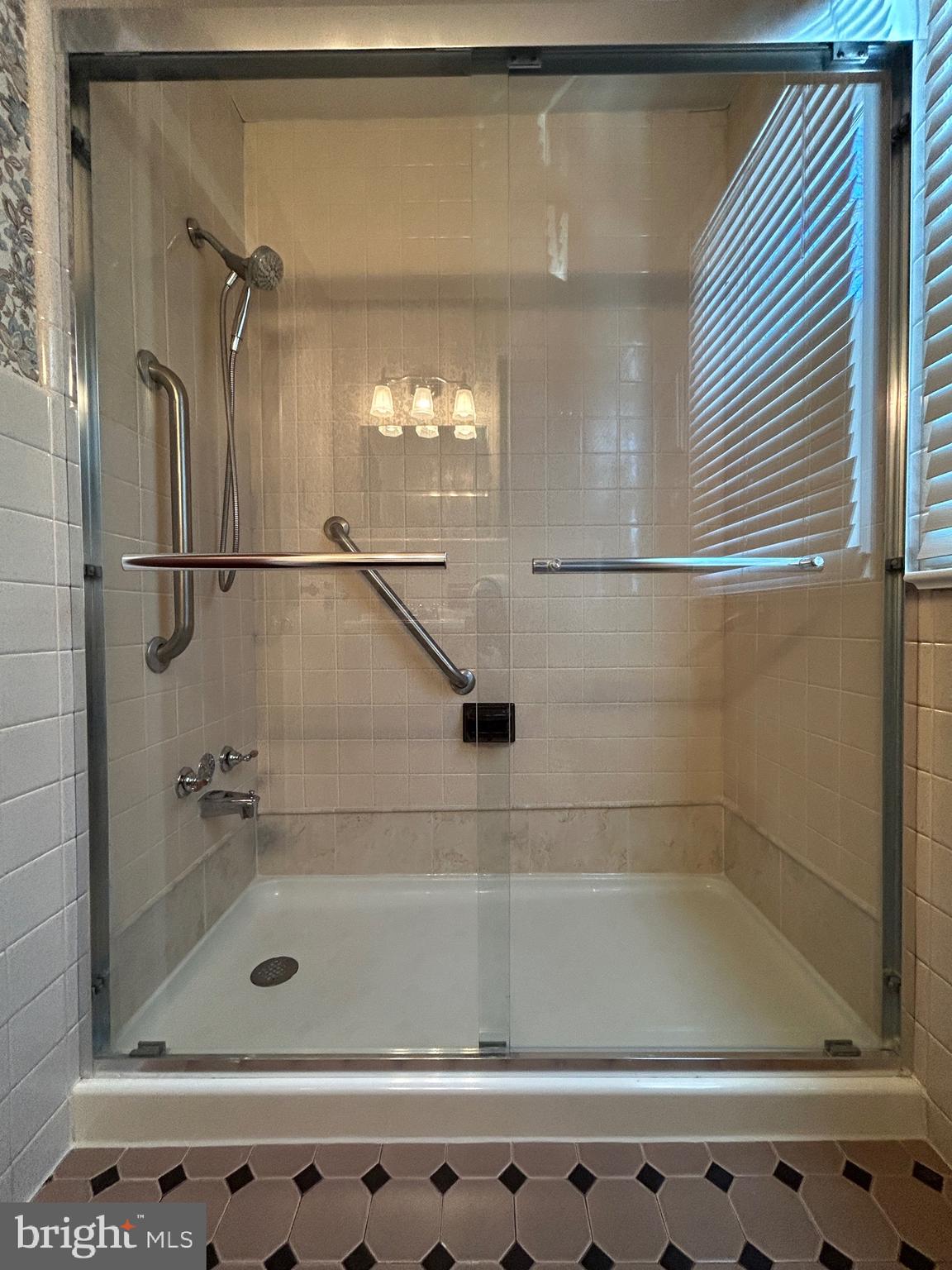 ROSLYN - Residential