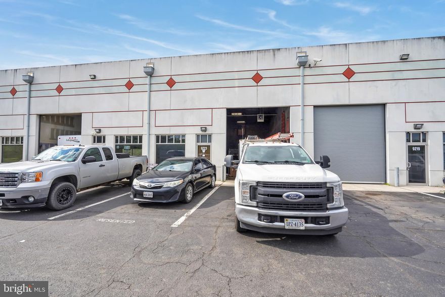 2,250sf open floor plan warehouse for lease near Rt 66 in Manassas Va.
There is a walk in door and one large drive in door. The entire space is on one level with no steps.
Ample parking out front, assigned and unassigned.
3 Phase Power.
Bathroom inside.
