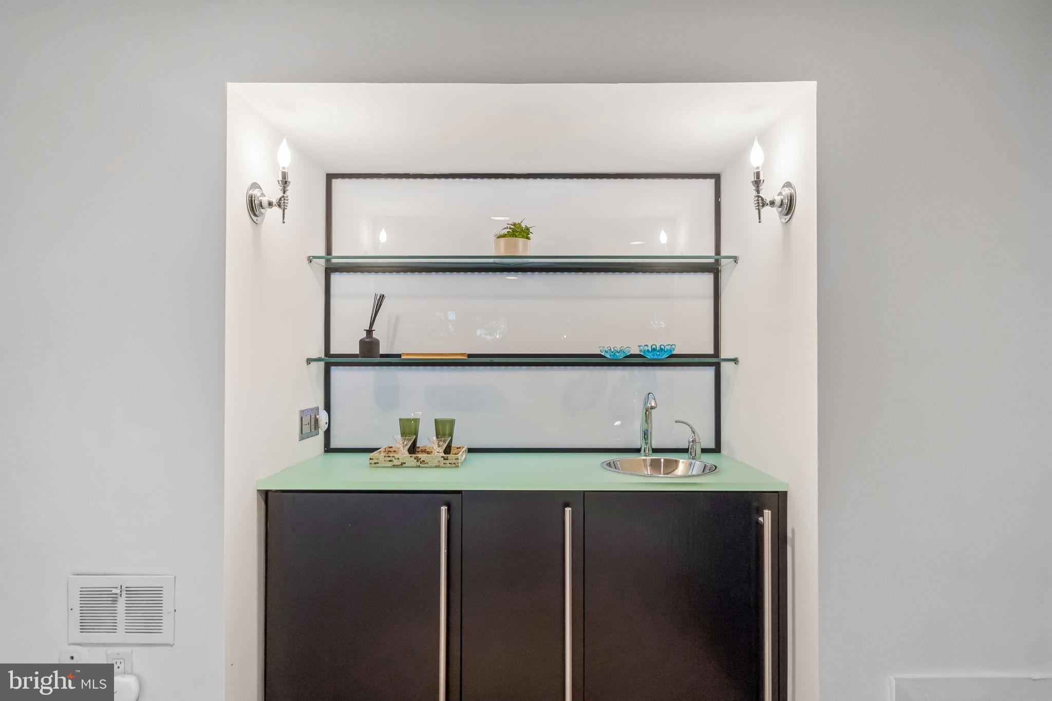 GLADWYNE - Residential