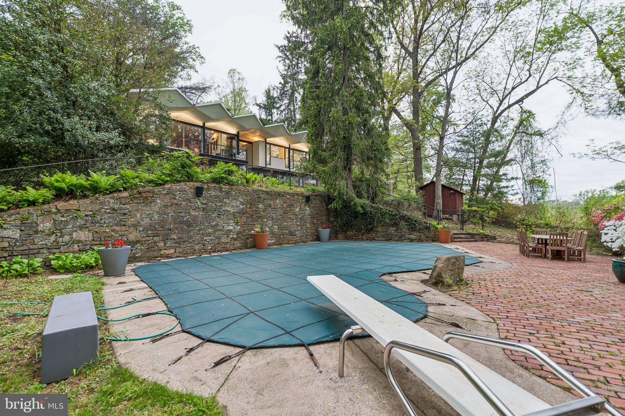 GLADWYNE - Residential