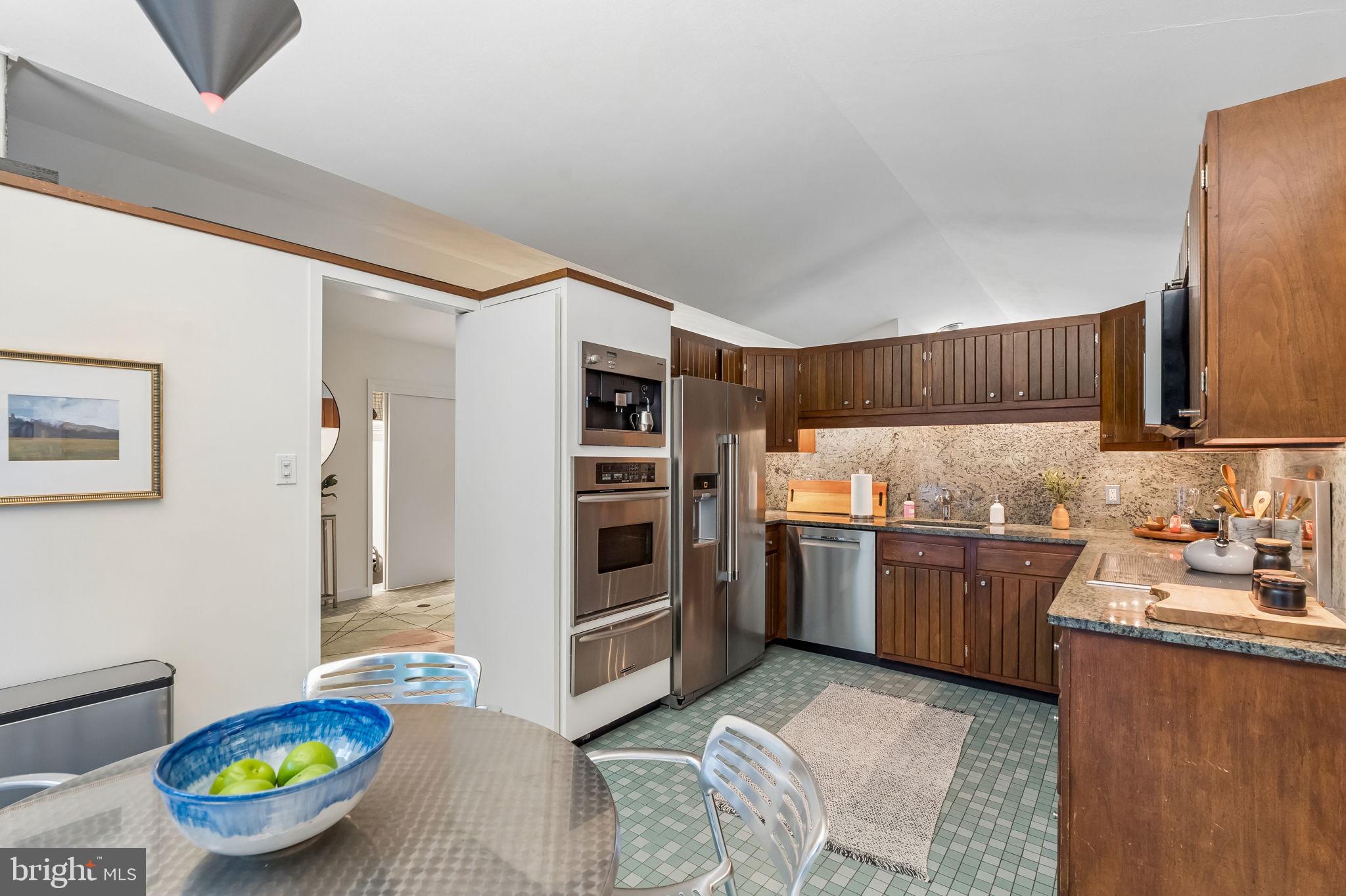 GLADWYNE - Residential