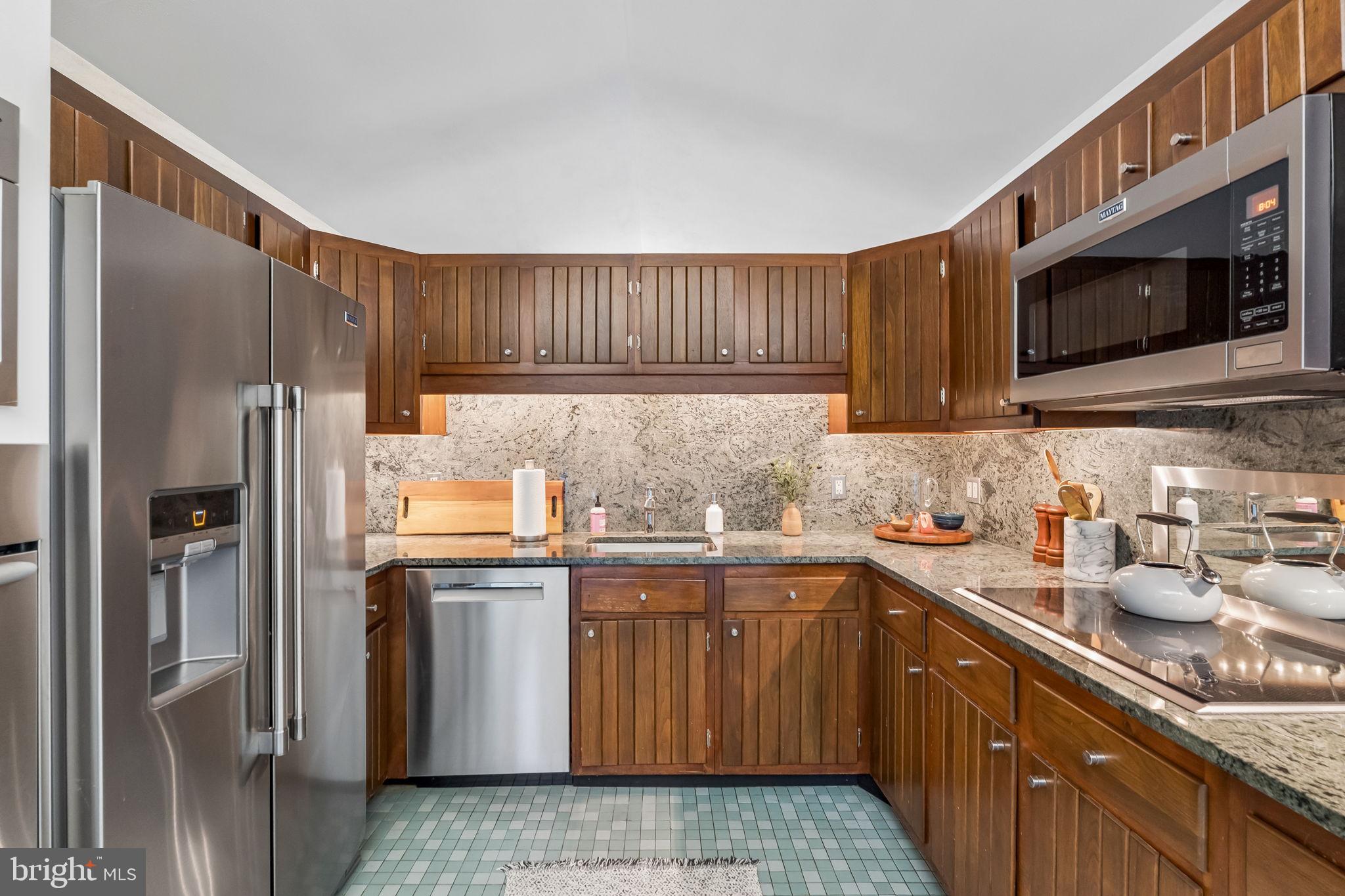 GLADWYNE - Residential