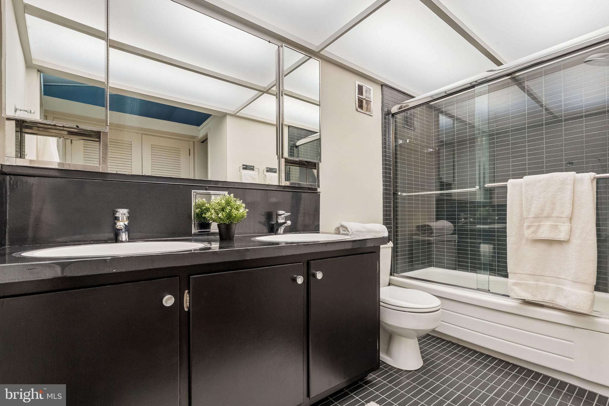 GLADWYNE - Residential