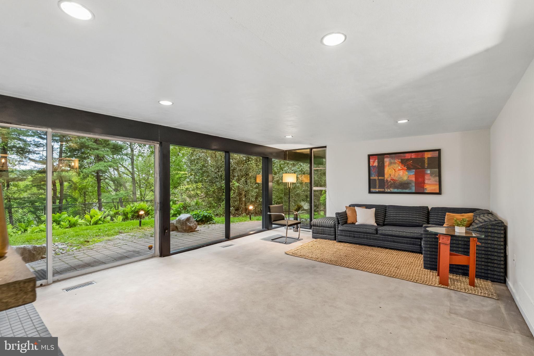 GLADWYNE - Residential