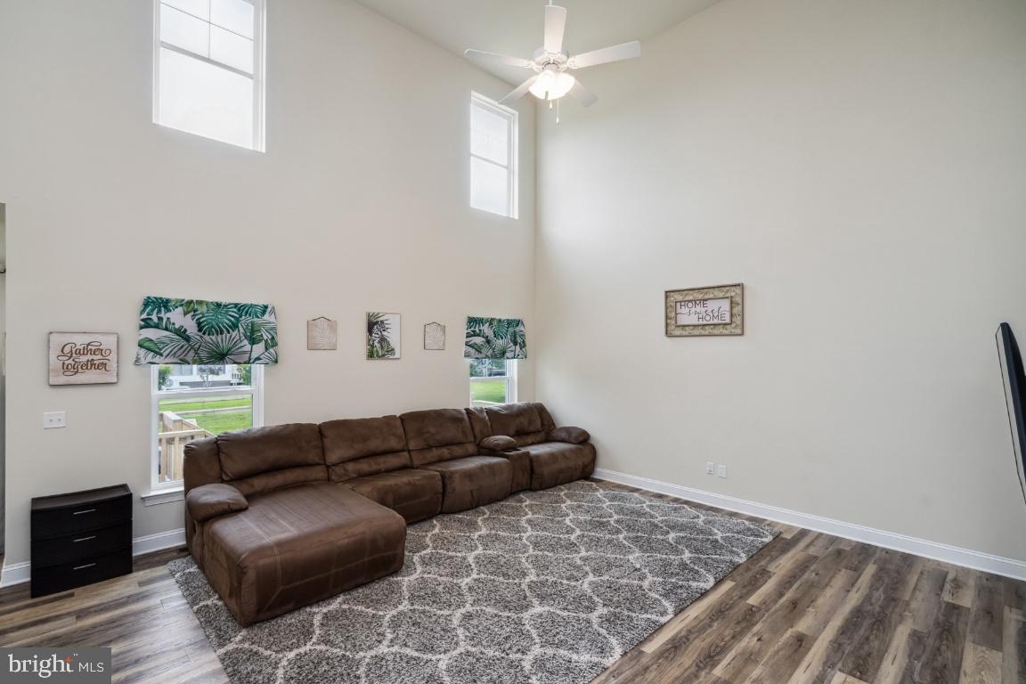 WHITES CREEK MANOR - Residential