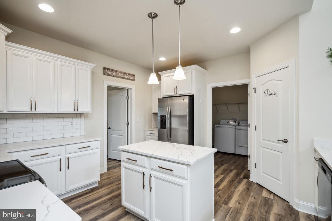 WHITES CREEK MANOR - Residential