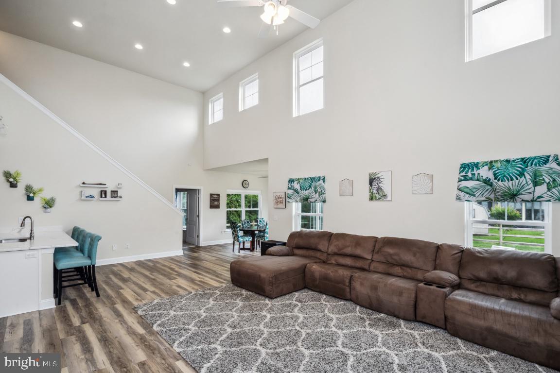 WHITES CREEK MANOR - Residential