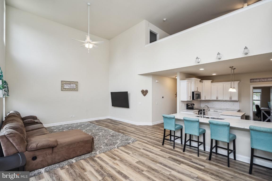 WHITES CREEK MANOR - Residential