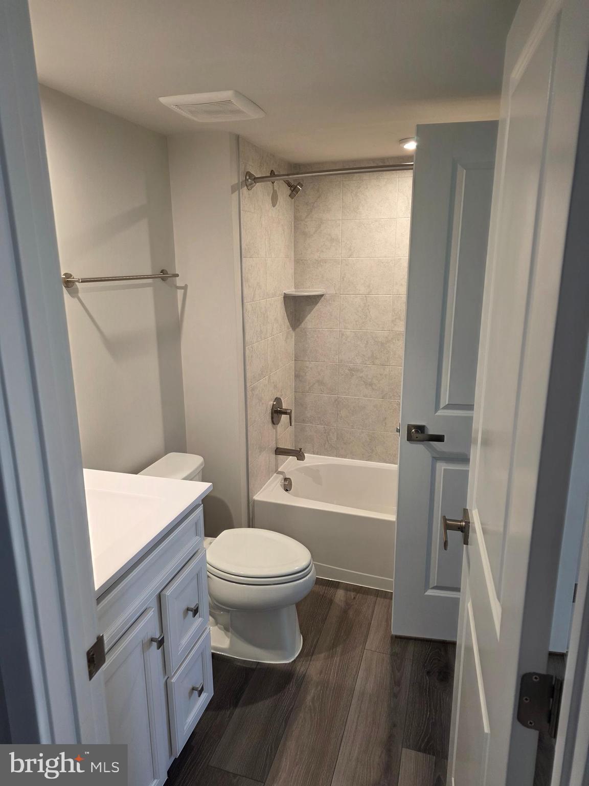 LAKE LINGANORE - Residential Lease