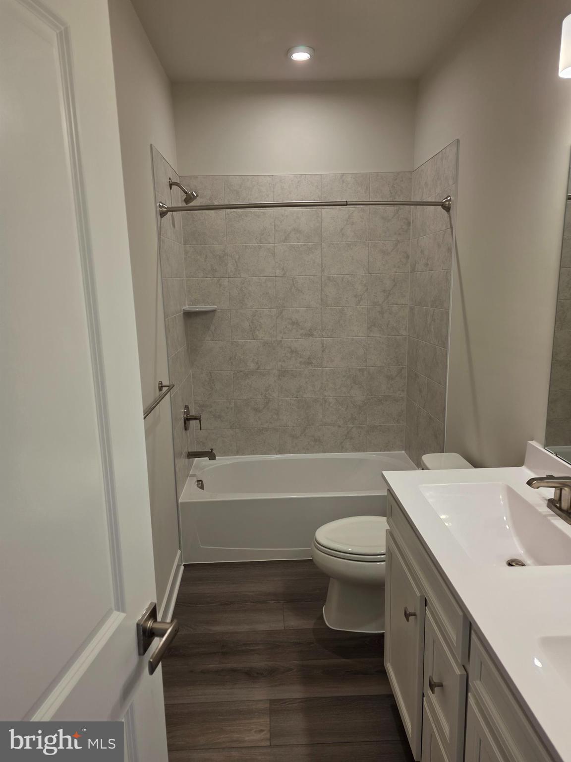 LAKE LINGANORE - Residential Lease