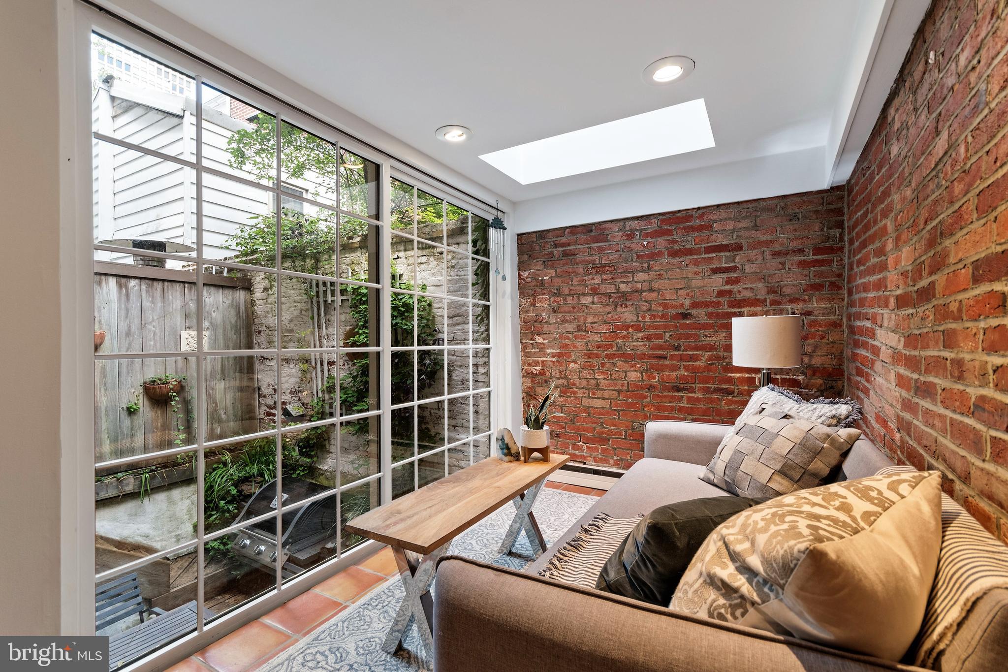 SOCIETY HILL - Residential