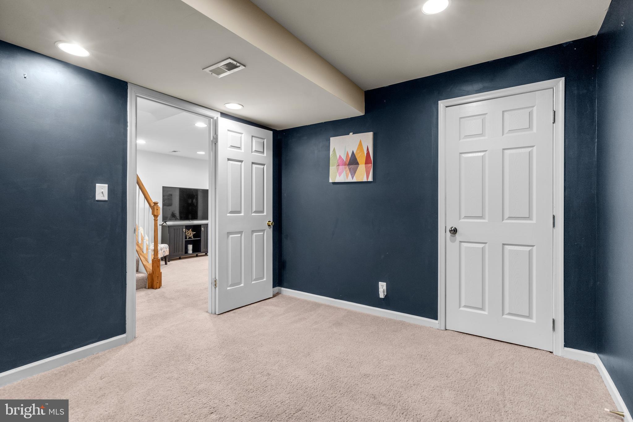 MONTCLAIR - Residential