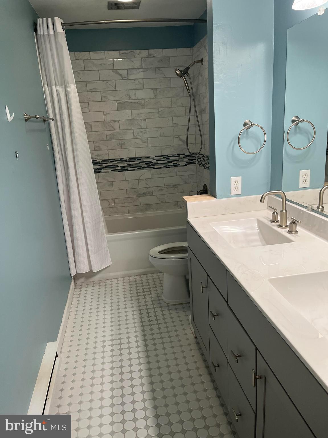 SUMMIT HILLS - Residential Lease