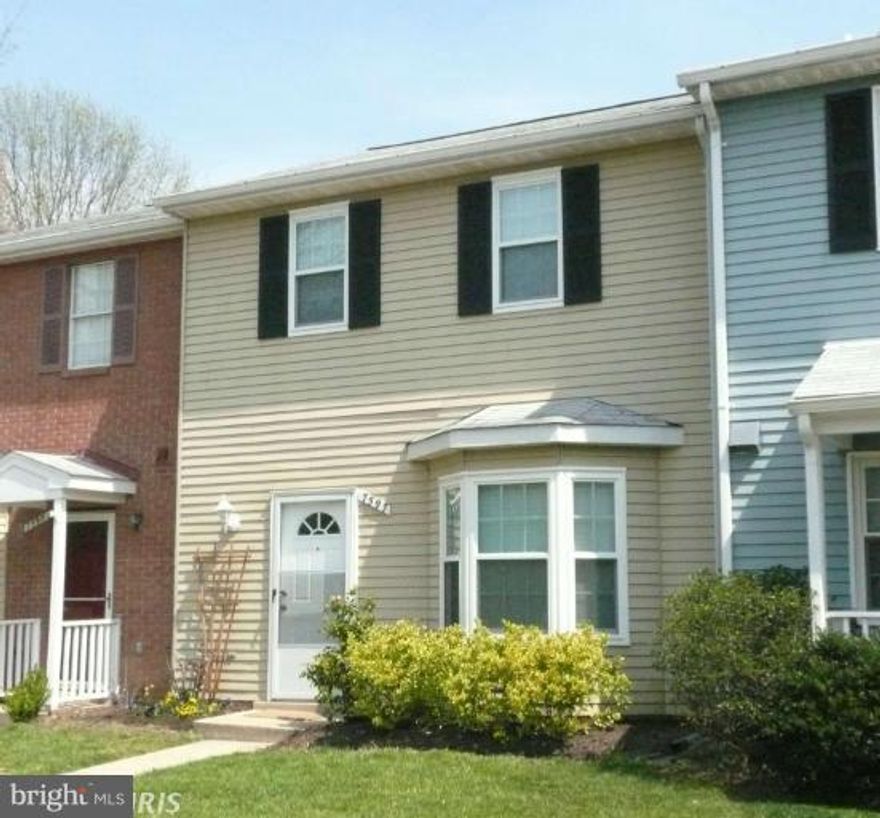 Beautiful 3 BR townhouse in convenient location for rent. Close to Dunn Loring metro station, shops, and highway. Upgraded kitchen with granite and SS appliances. Hardwood floor on main floor. McLean HS.Call or text for showing. Tenant occupied. M-F 10-4 anytime. Sat Sun 10-4 but please give 24 hour notice.