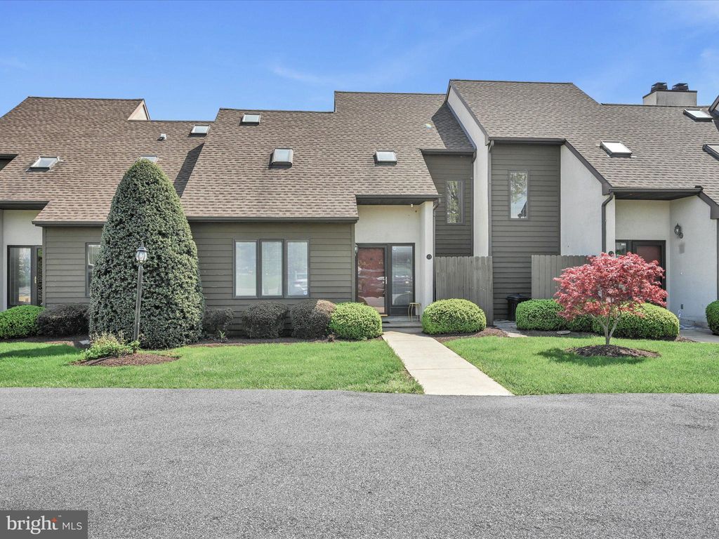 Photo of 33 HAWK VALLEY LN, DENVER, PA 17517 (MLS # PALA2033732)