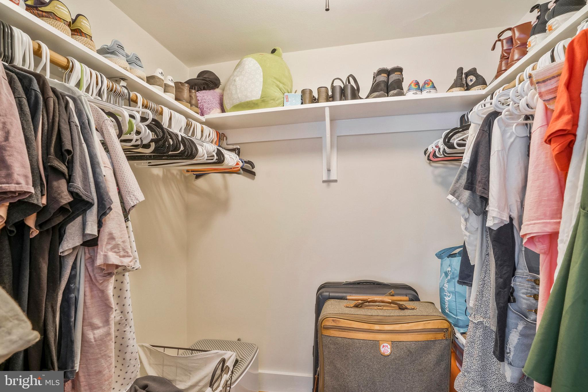 THE SEASONS - Residential