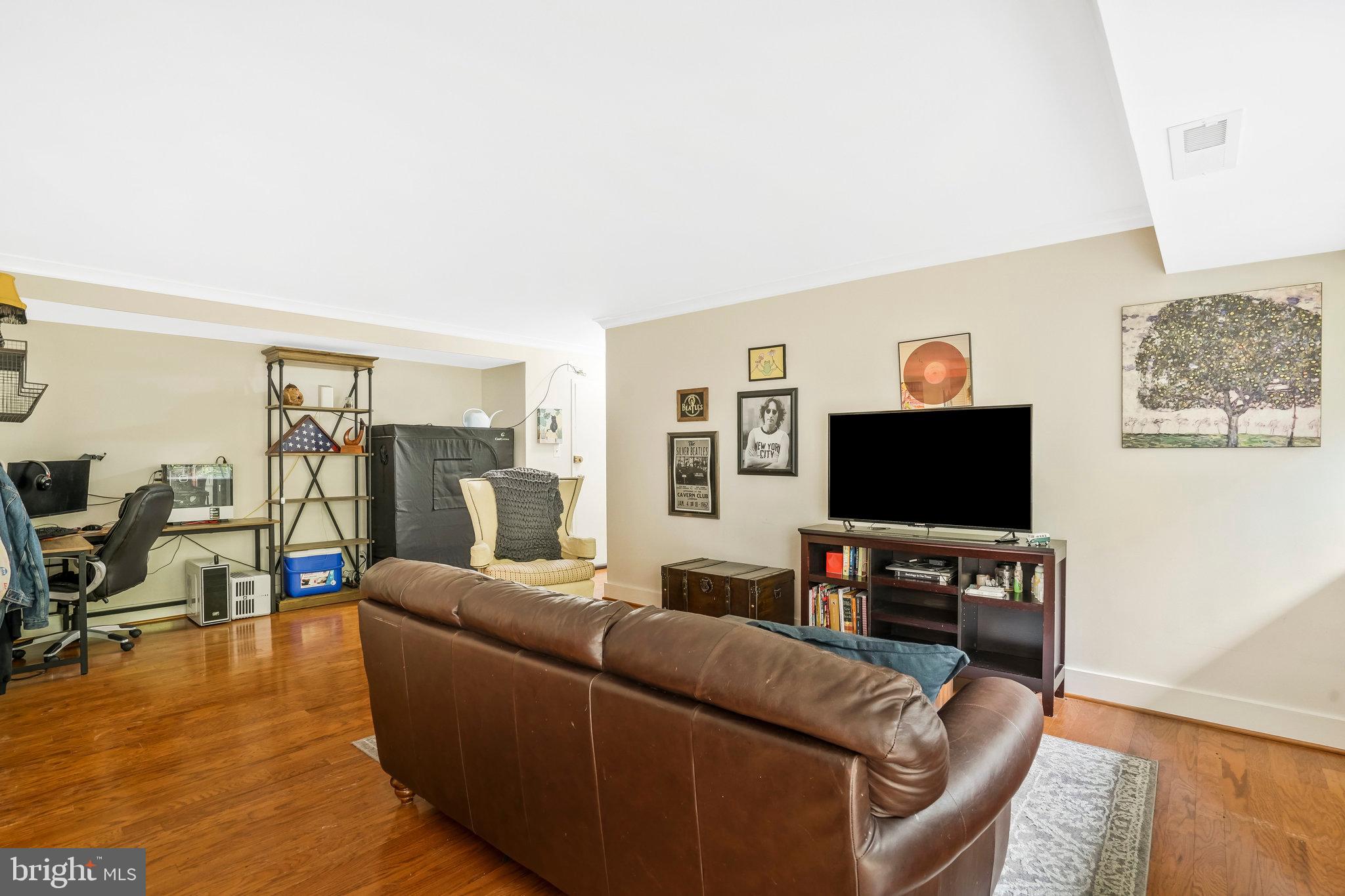 THE SEASONS - Residential