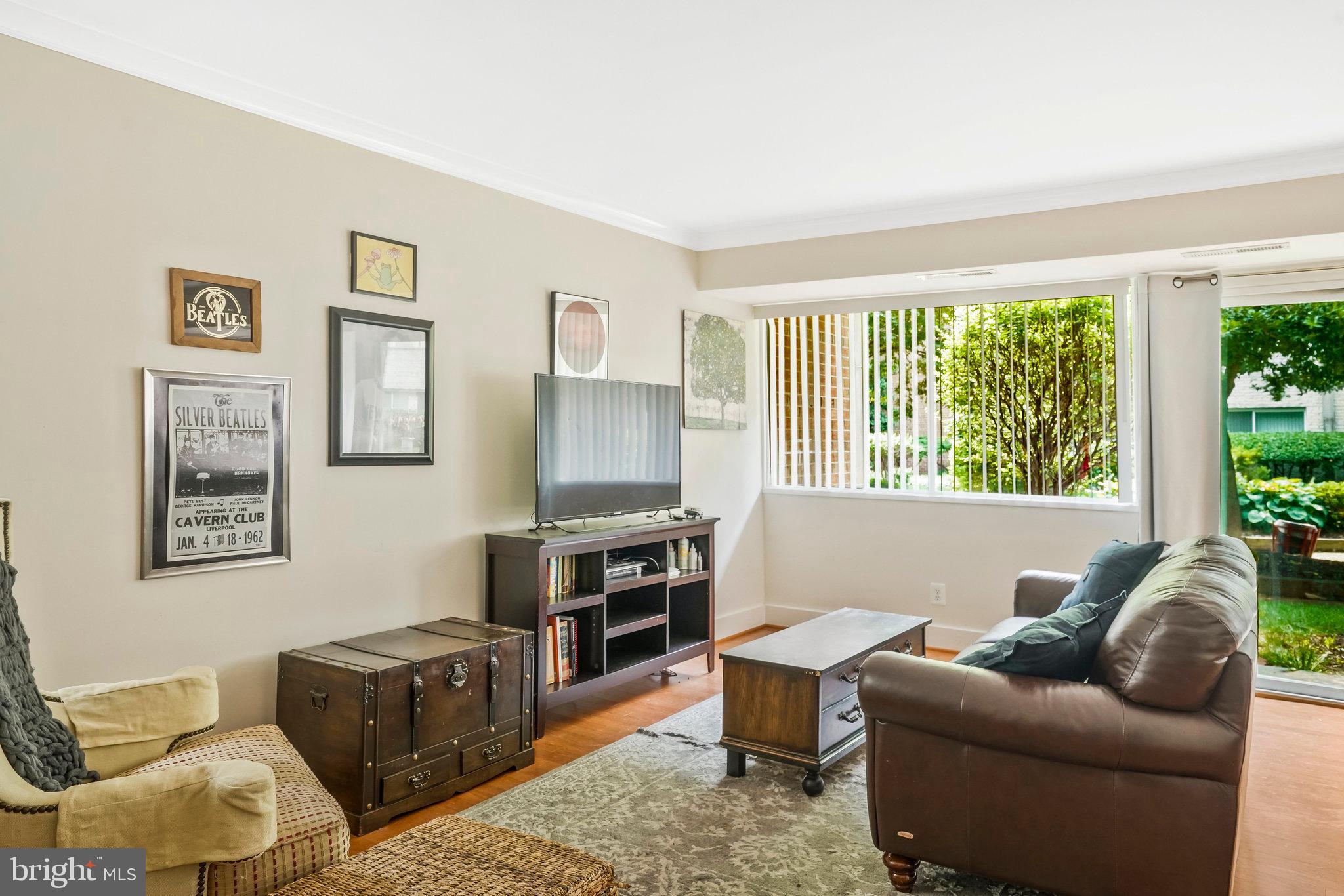 THE SEASONS - Residential