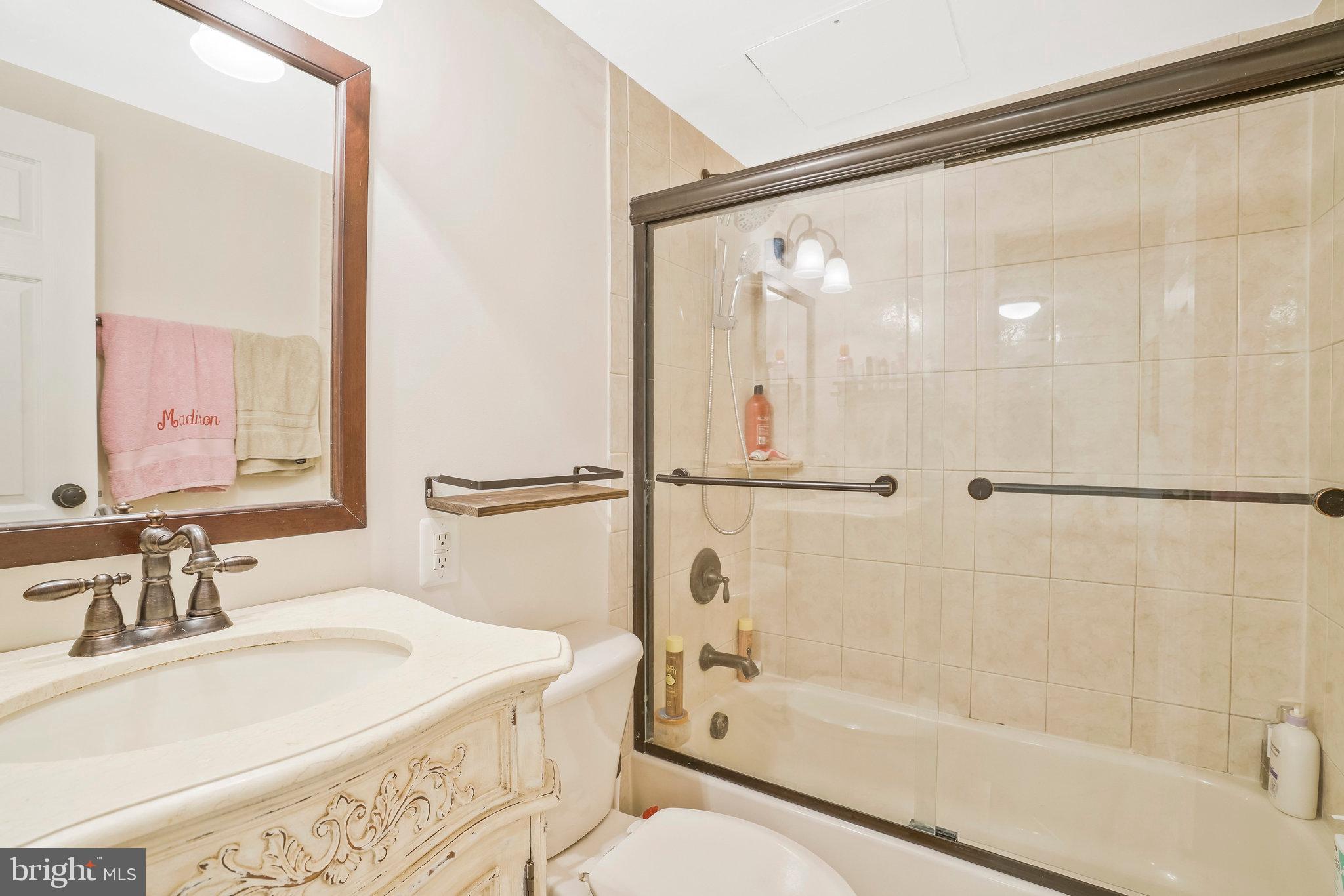 THE SEASONS - Residential