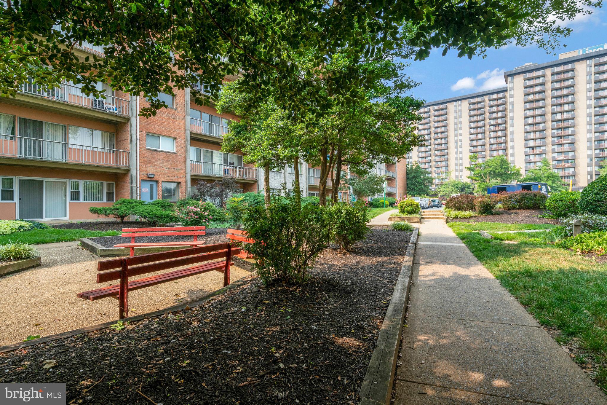 THE SEASONS - Residential