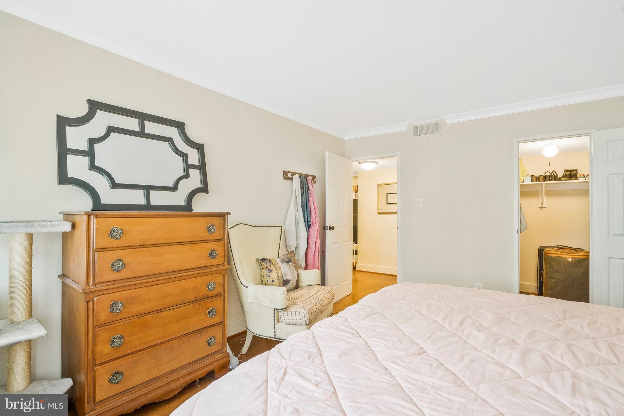 THE SEASONS - Residential