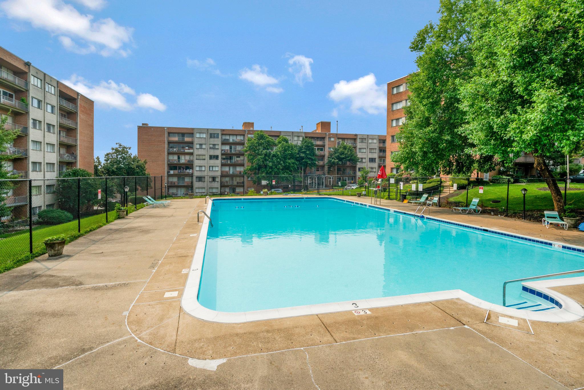 THE SEASONS - Residential