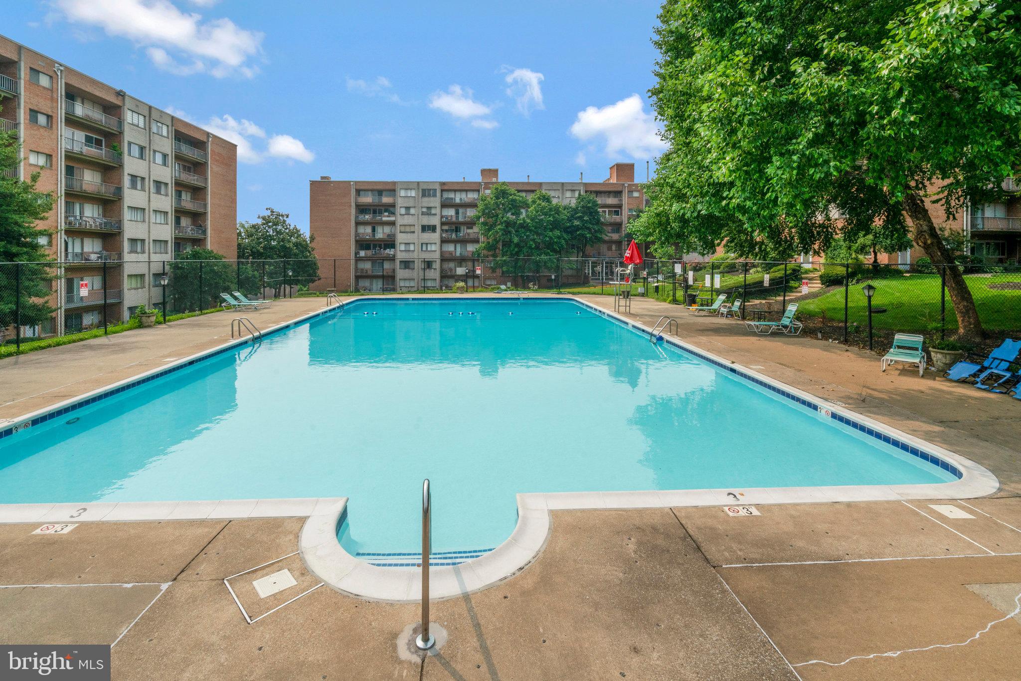 THE SEASONS - Residential