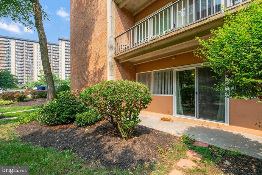 *****MAIN LEVELING *** Pet Friendly******This immaculate Alexandria condo boasts an impressive floor plan and outdoor living space. The main floor living arrangement is not just convenient, but also meticulously maintained. The open living and dining area features sleek hardwood floors and is nothing short of comfortable. The kitchen is fitted with black appliances, granite counters, and even a built-in microwave. The master bedroom is truly a sight to behold, with a large walk-in closet, a bathroom with a stunning glass shower, and luxurious ceramic tile floors. The condo also offers a lovely patio with a walkout and provides ample onsite and street parking availability. It is strategically located in close proximity to a pool and playground. The property is highly accessible, with easy access to I-395 and multiple Metro bus stops. Additionally, it is only a stone's throw away from Van Dorn Metro station, offering quick access to major highways and popular areas such as Old Alexandria, The Pentagon, and Washington, D.C.
Living in this condo presents the perfect opportunity for experiencing the very best of urban living, complete with top-rated restaurants, shopping centers, and entertainment options. The spacious and inviting living room creates an atmosphere that is both welcoming and perfect for hosting guests. The bedroom is bright and impeccably designed, providing a peaceful and relaxing retreat. Other notable features of this property include convenient downstairs laundry facilities and a secure building with ample parking.