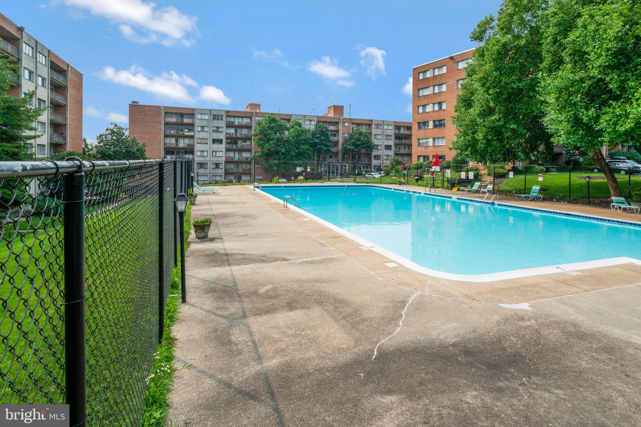 THE SEASONS - Residential