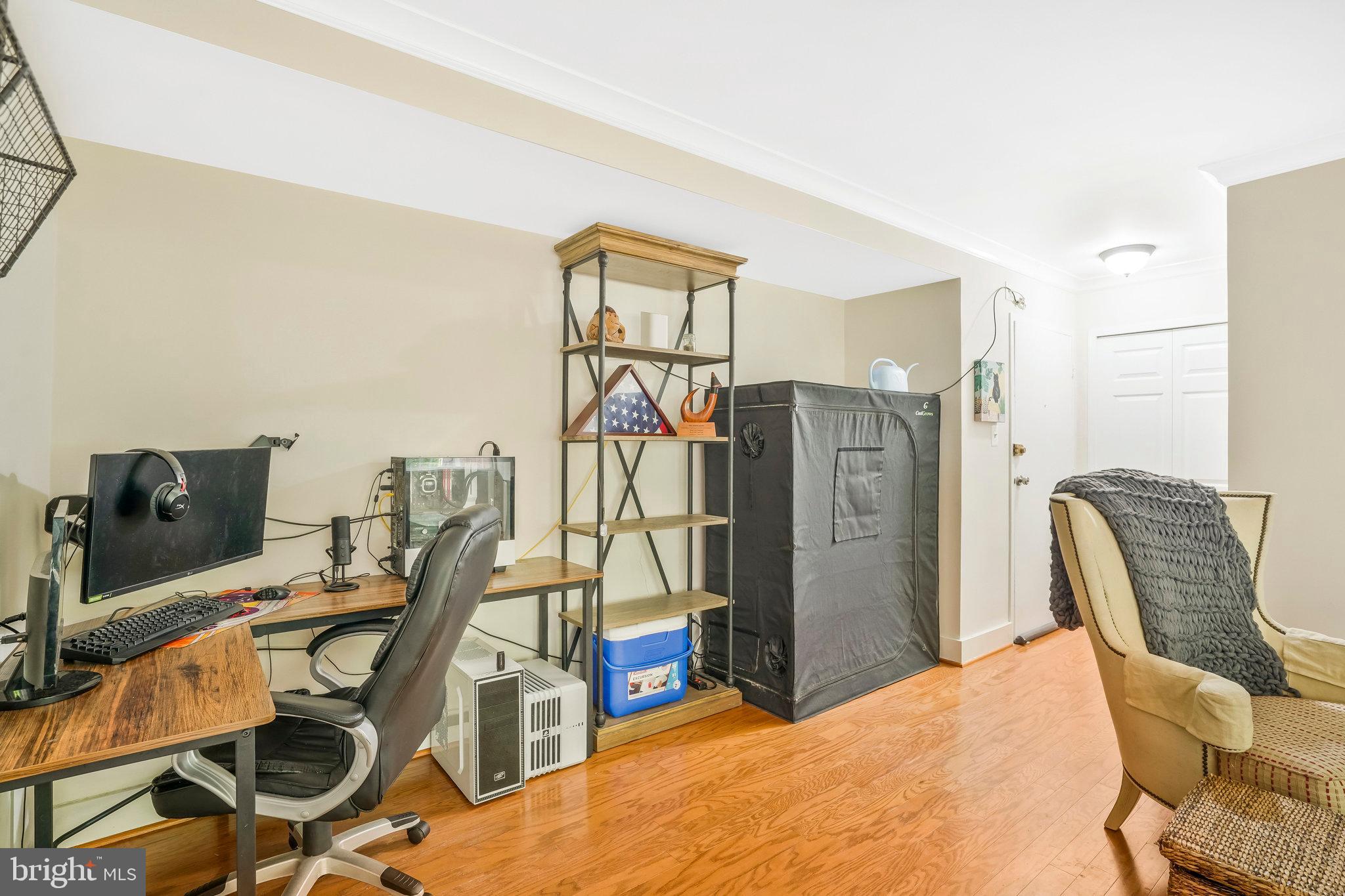 THE SEASONS - Residential