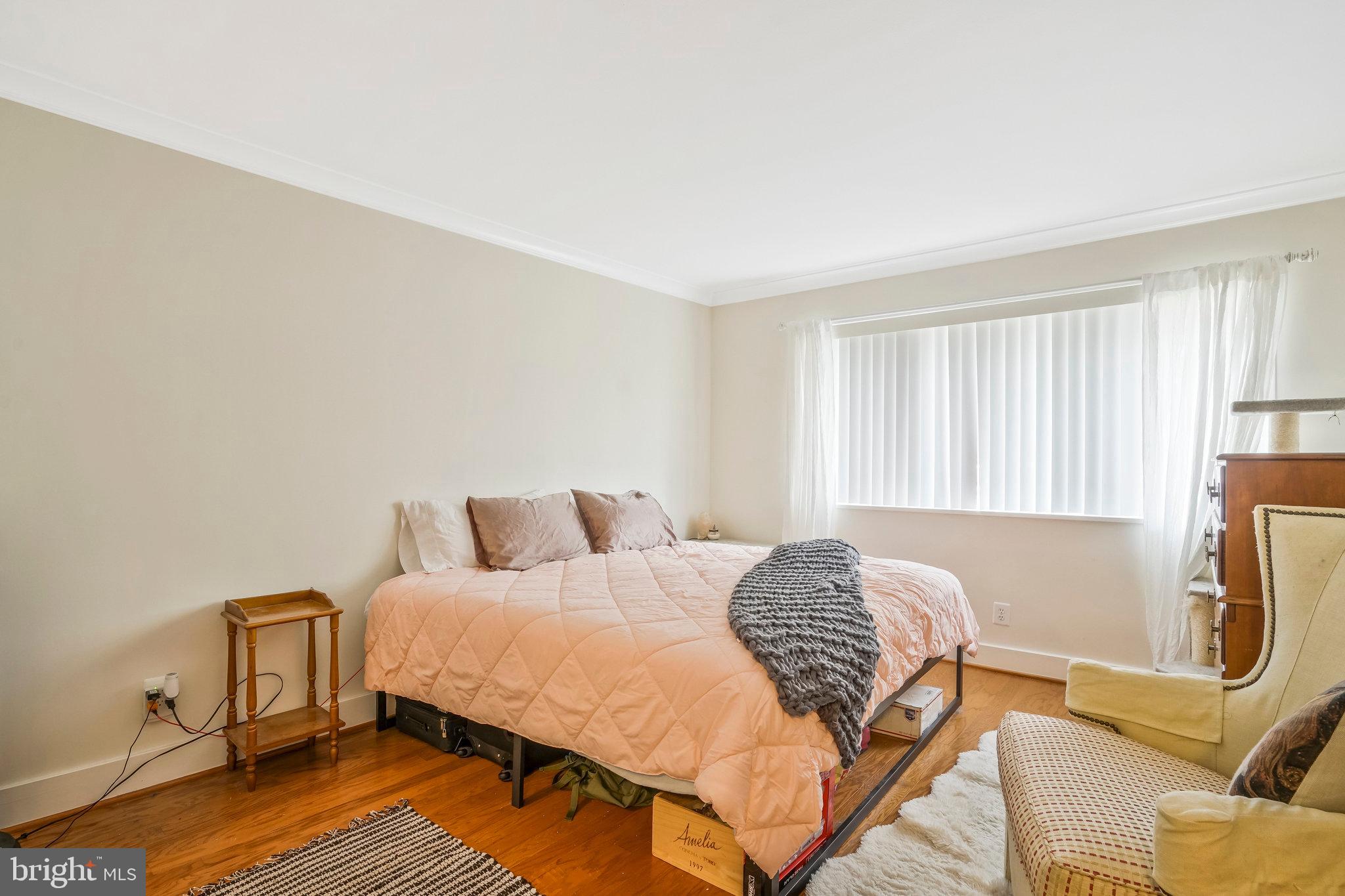 THE SEASONS - Residential