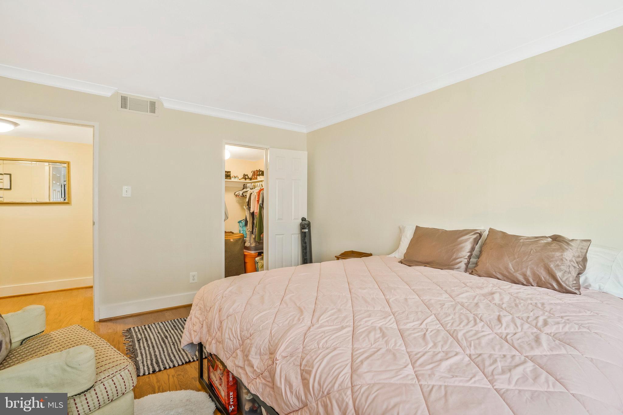 THE SEASONS - Residential