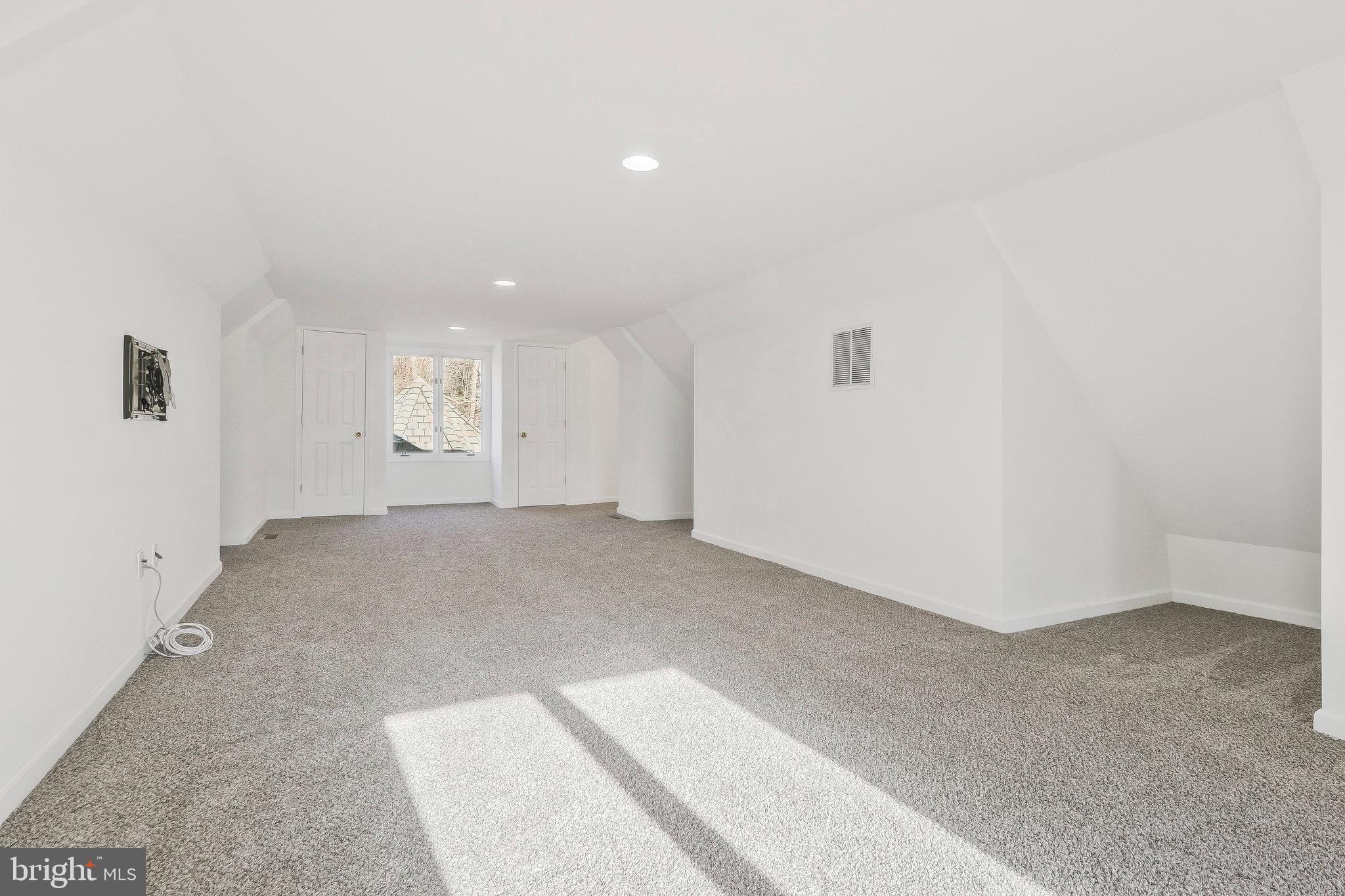 RIVERBEND KNOLLS - Residential