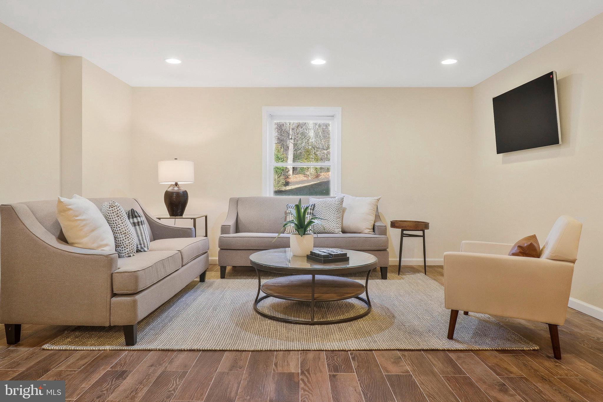 RIVERBEND KNOLLS - Residential