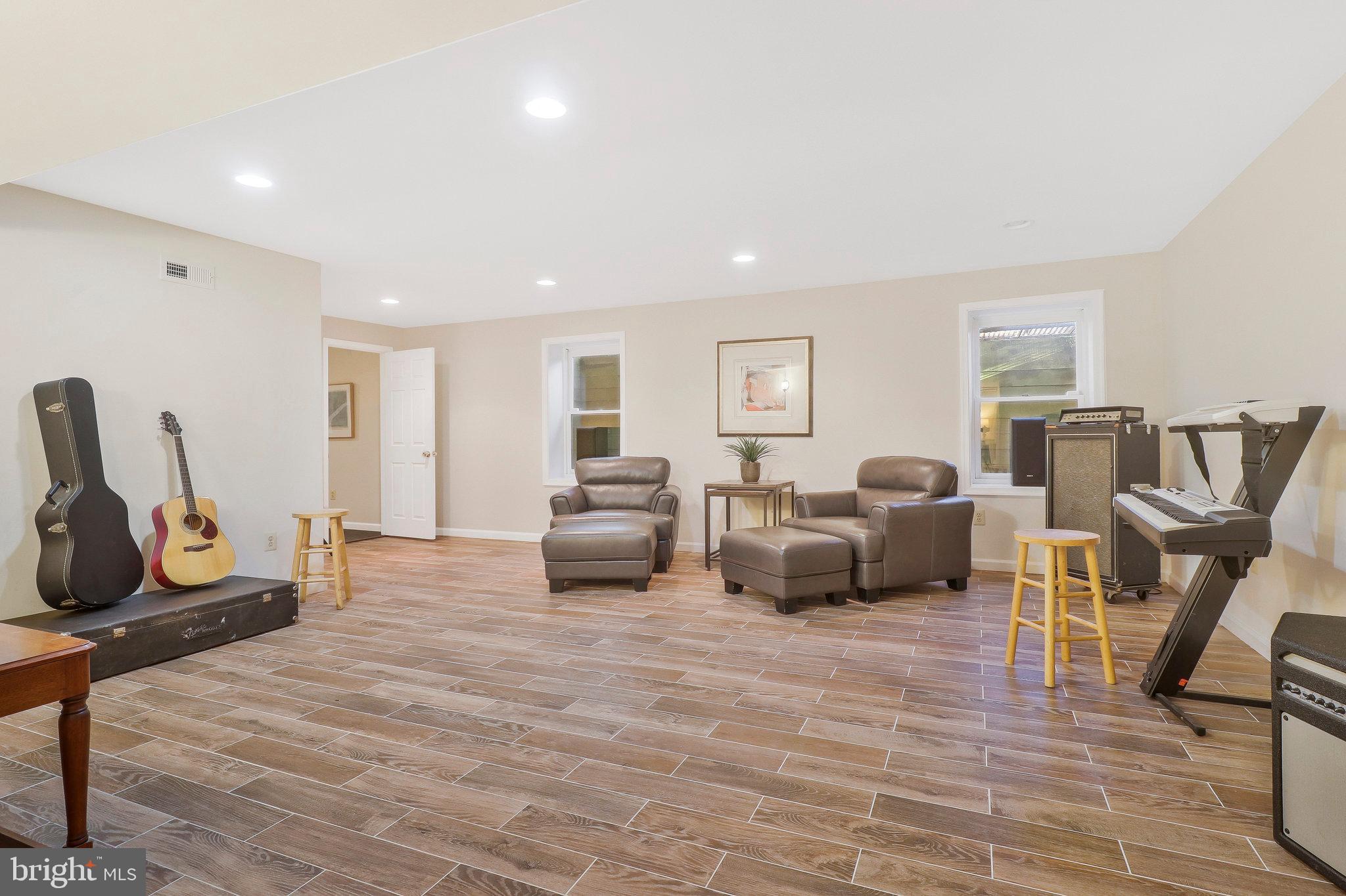 RIVERBEND KNOLLS - Residential