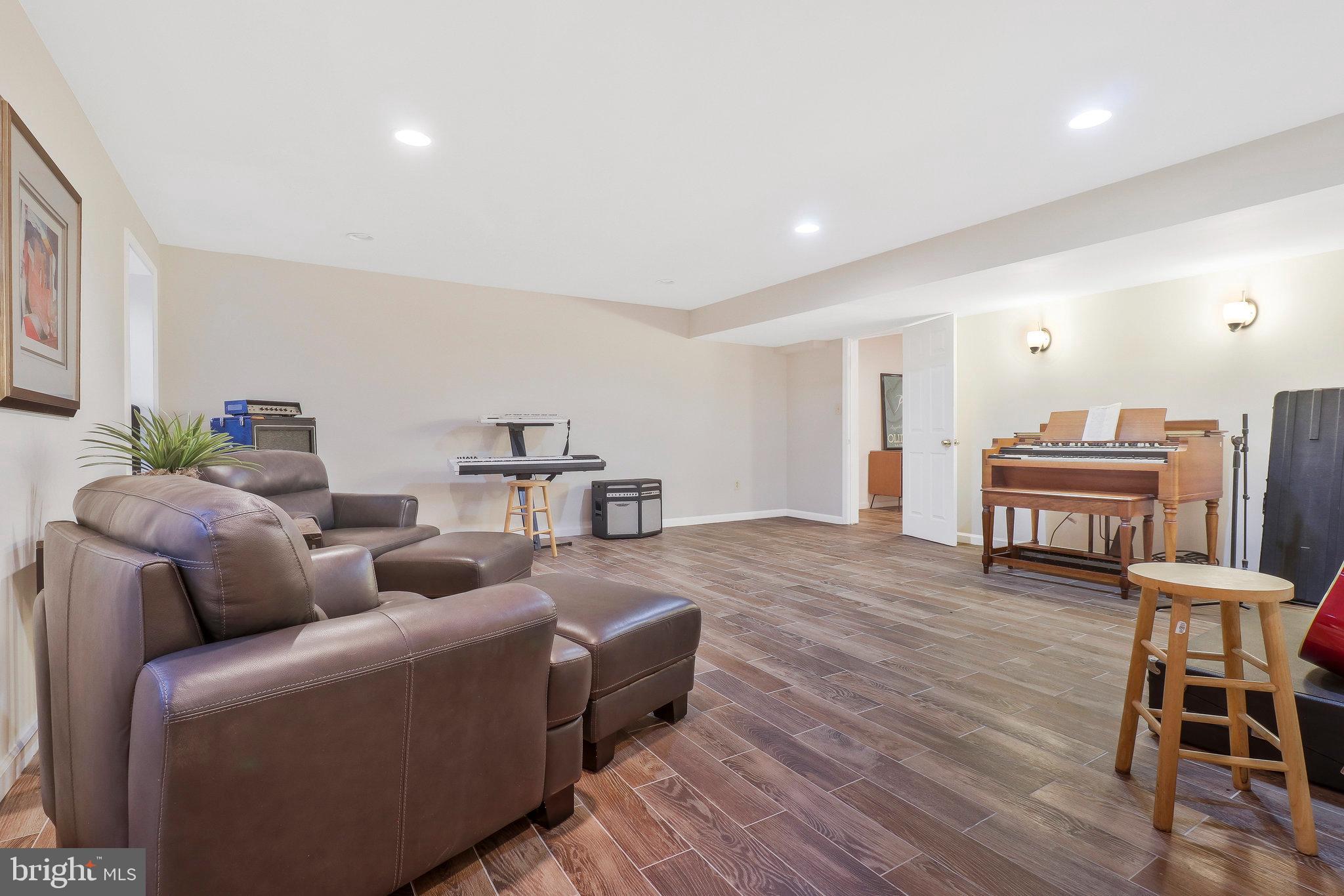 RIVERBEND KNOLLS - Residential