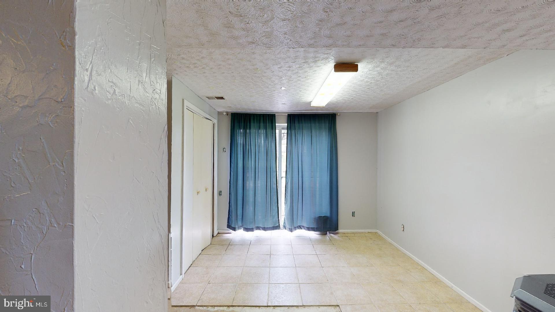 LARGO KNOLLS - Residential