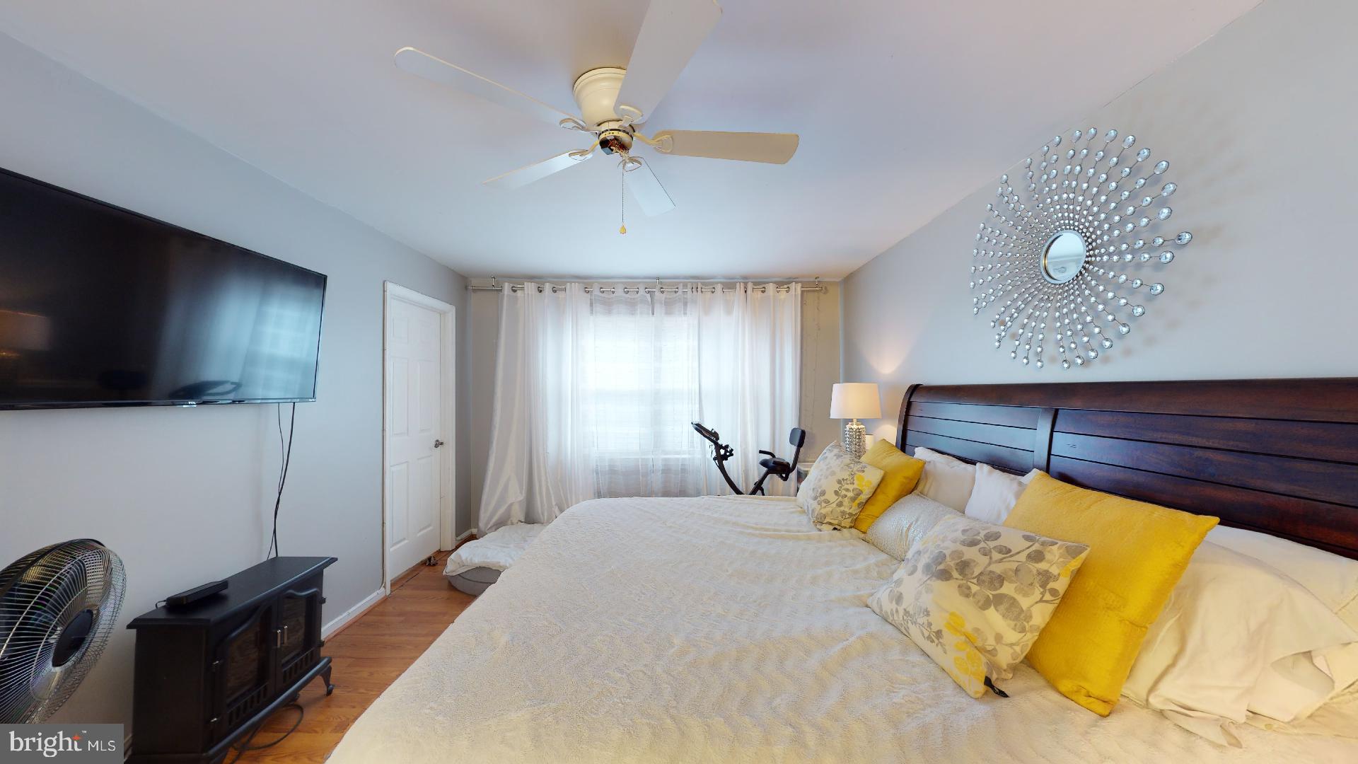 LARGO KNOLLS - Residential